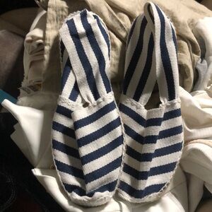 New Diego’s EU39 bow and white espadrilles excellent